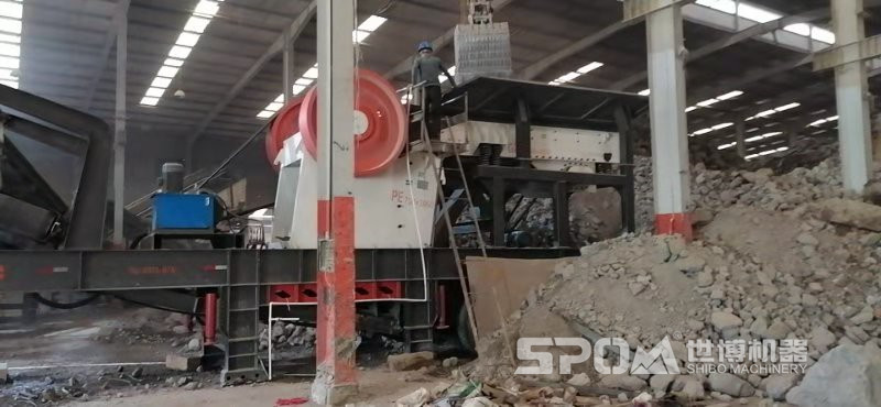 粗碎移動(dòng)石料破碎機