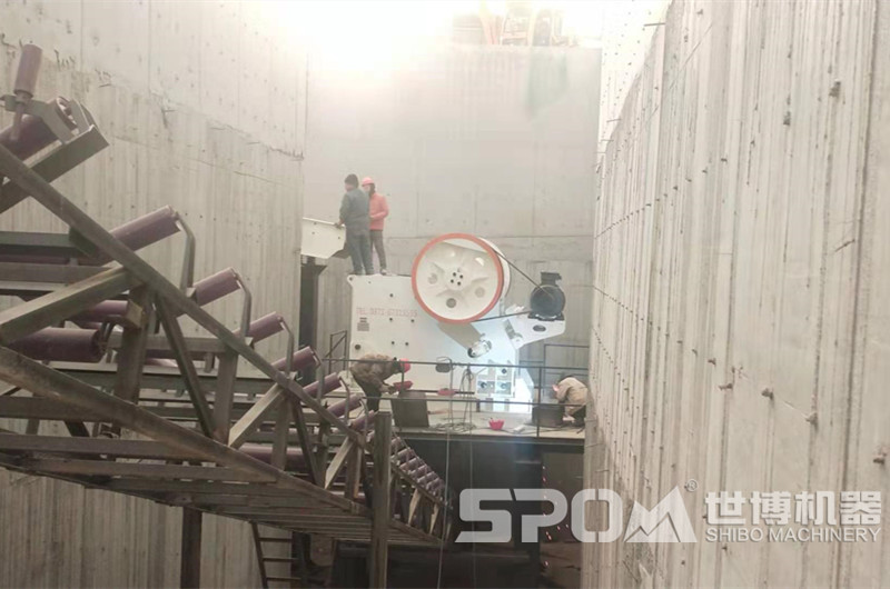 石料廠(chǎng)一破設備顎式破碎機