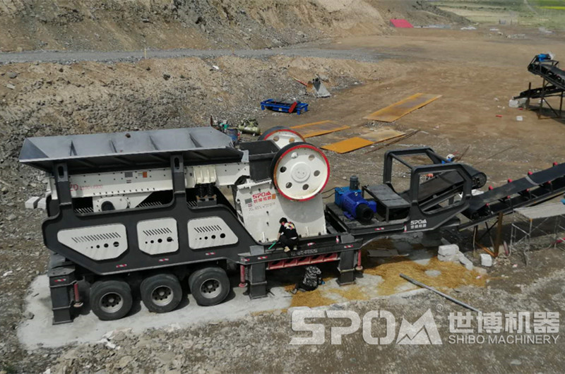 移動(dòng)750x1060鄂式破碎機現場(chǎng)