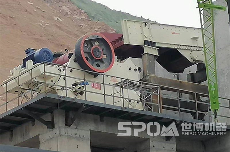 鄂破現場(chǎng)圖，粗碎石料