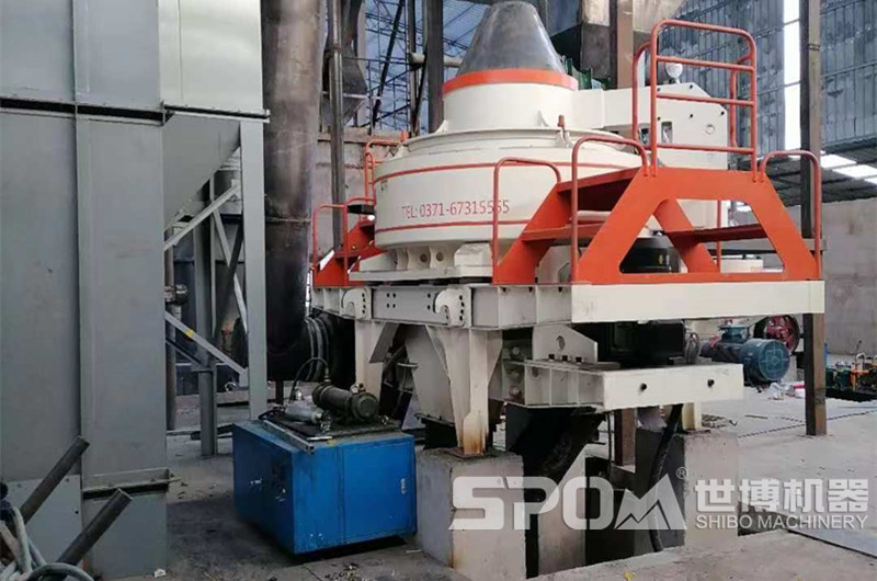 立式?jīng)_擊式破碎機，破碎制砂機現場(chǎng)