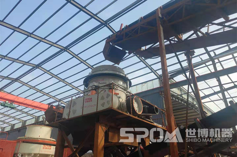 液壓圓錐破碎機現場(chǎng)圖