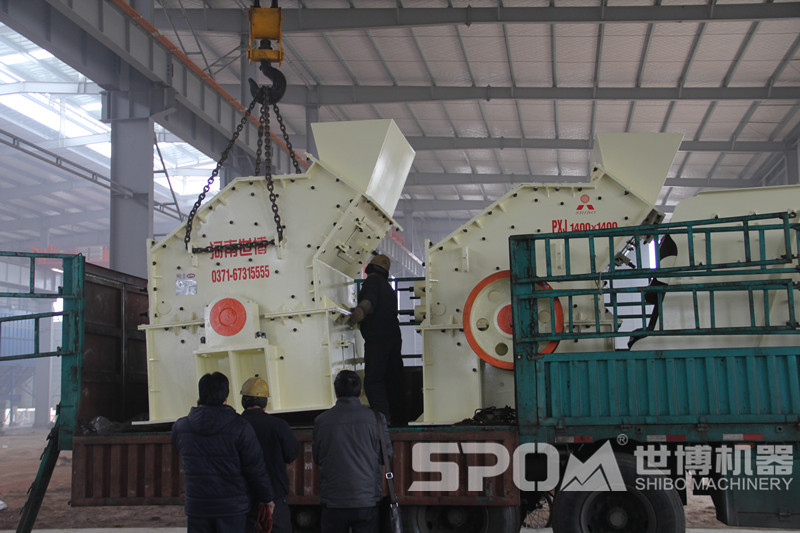 兩臺1414細破制沙機裝車(chē)發(fā)貨