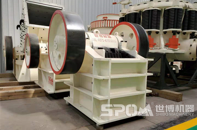 世博鄂破機生產(chǎn)車(chē)間