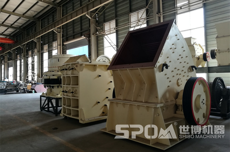 河南世博錘式破碎機廠(chǎng)家車(chē)間