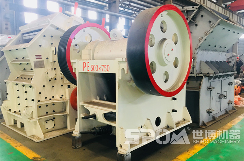 PE500×750顎式破碎機，時(shí)產(chǎn)70T顎式粉石頭機