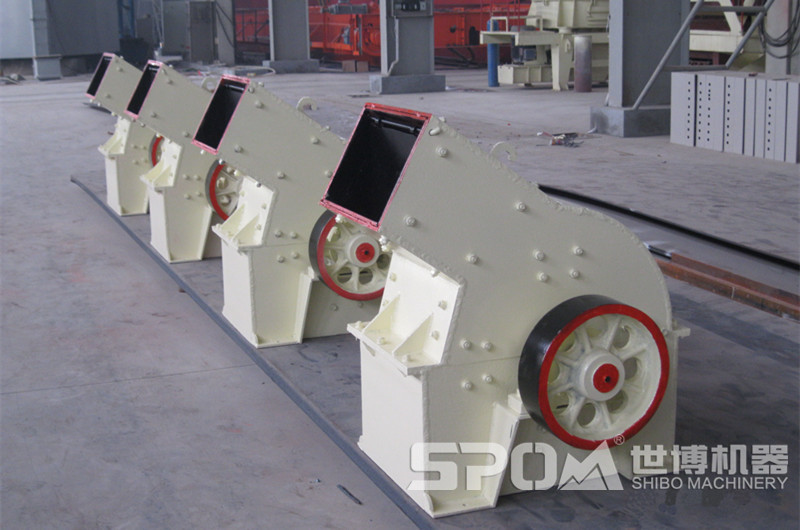 小型錘式破碎機生產(chǎn)車(chē)間圖