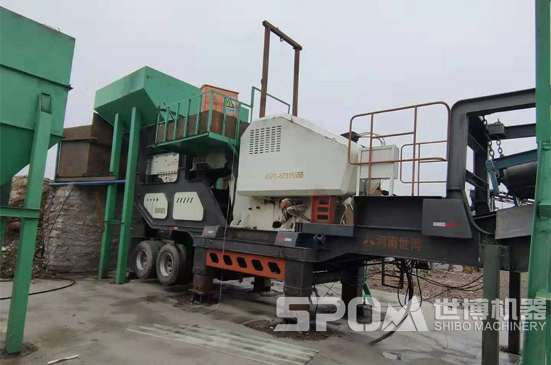 一破顎破移動(dòng)破碎機