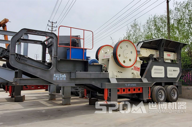 輪胎式顎破移動(dòng)碎石機，配置顎破的移動(dòng)碎石機