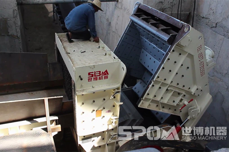 反擊破碎機開(kāi)腔檢修