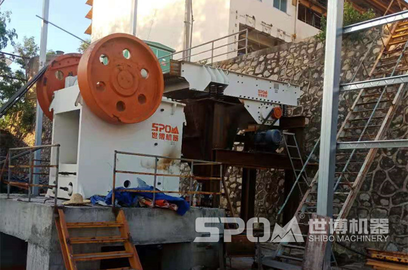 顎式破碎機，在玄武巖制砂生產(chǎn)線(xiàn)中粗碎