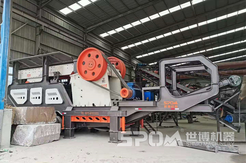 移動(dòng)石頭打碎機