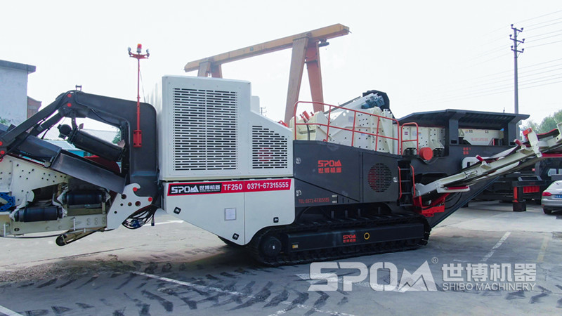 大型移動(dòng)石頭破碎機