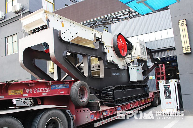 履帶式粗破移動(dòng)破碎站準備發(fā)貨