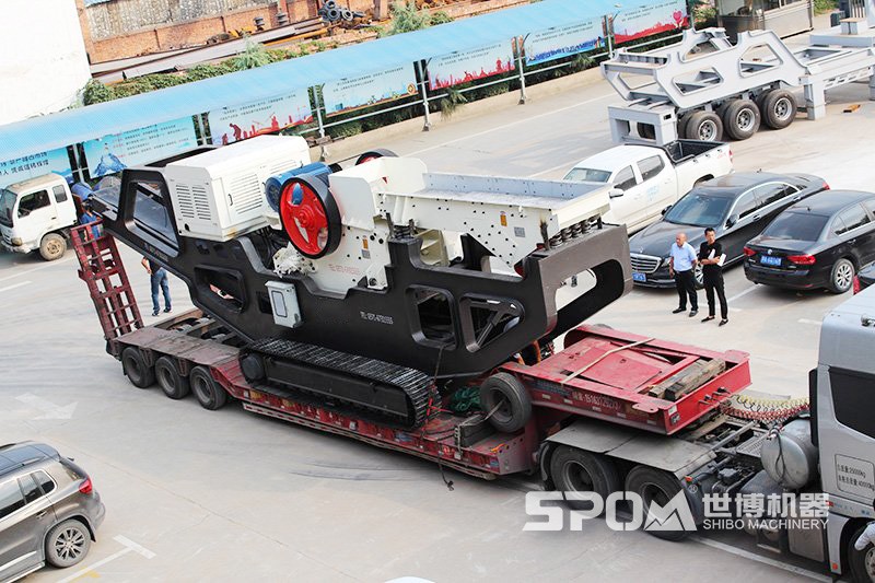 履帶車(chē)載一體移動(dòng)碎石機發(fā)貨