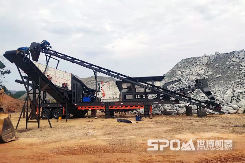 輪胎式移動(dòng)破碎站客戶(hù)現場(chǎng)