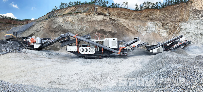 履帶移動(dòng)碎石機破碎石子現場(chǎng)圖