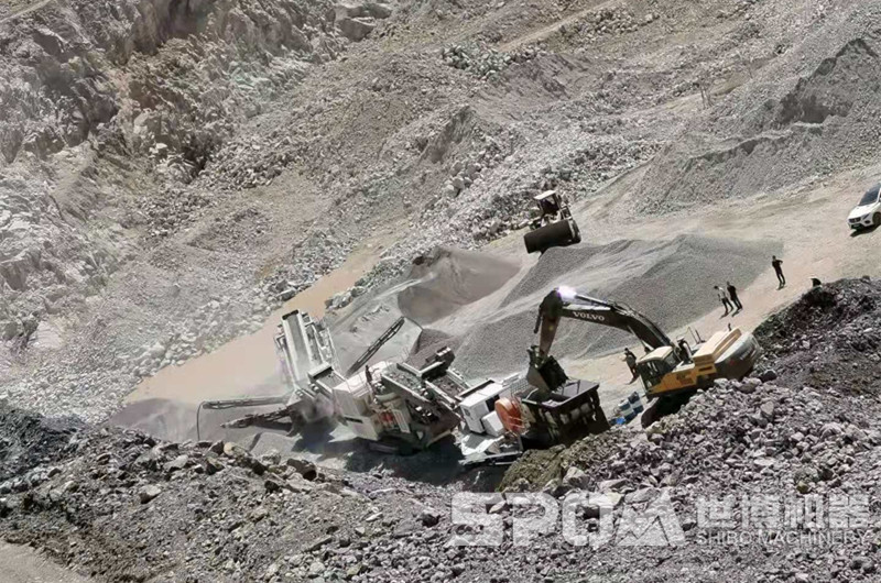 一套履帶移動(dòng)站生產(chǎn)線(xiàn)現場(chǎng)