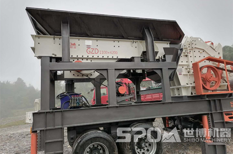 輪胎式粗碎反擊移動(dòng)破碎站，配大口反擊破